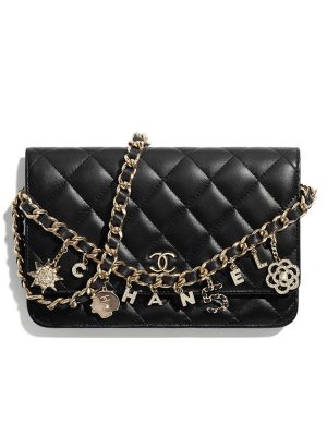 Black CHANEL Wallet on Chain
