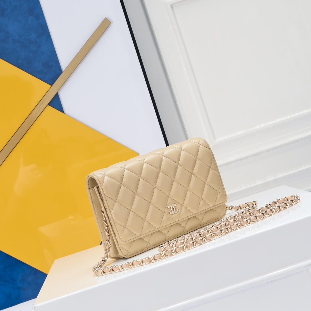 Yellow Chanel classic chain wallet - Image 3