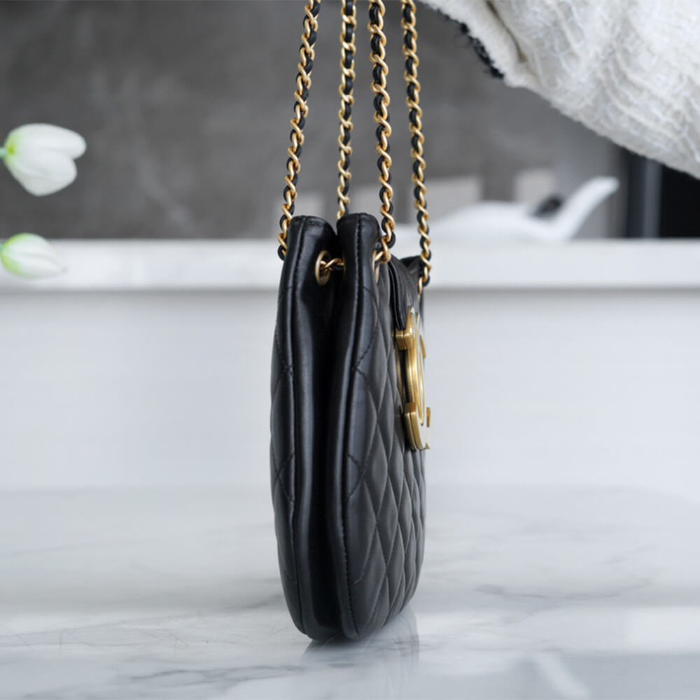 CHANEL Logo Round underarm bag - Image 3