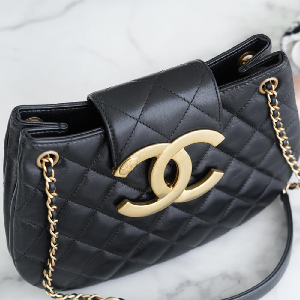 CHANEL Logo Round underarm bag - Image 5