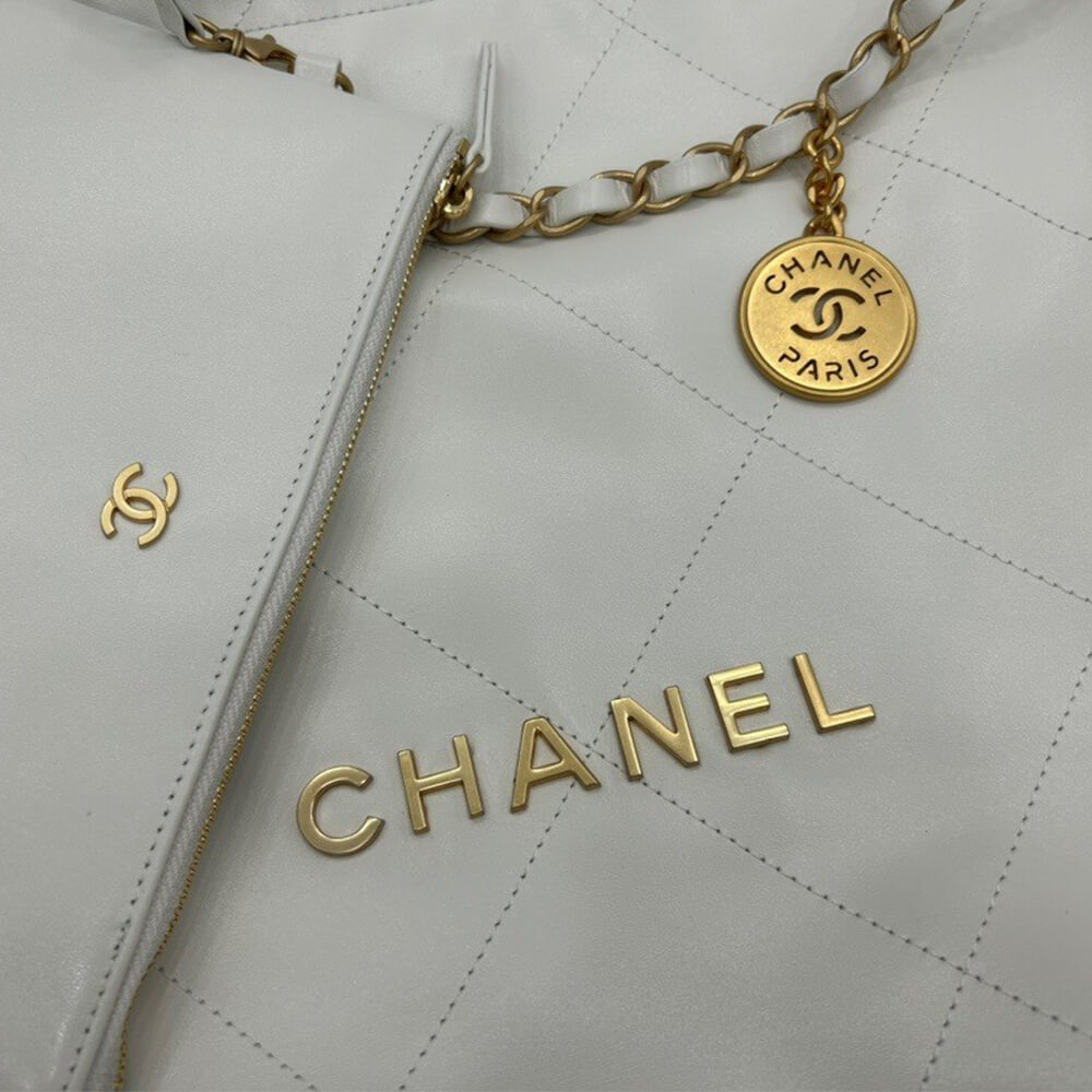 White CHANEL 22 Bag (high-end grade) - Image 6