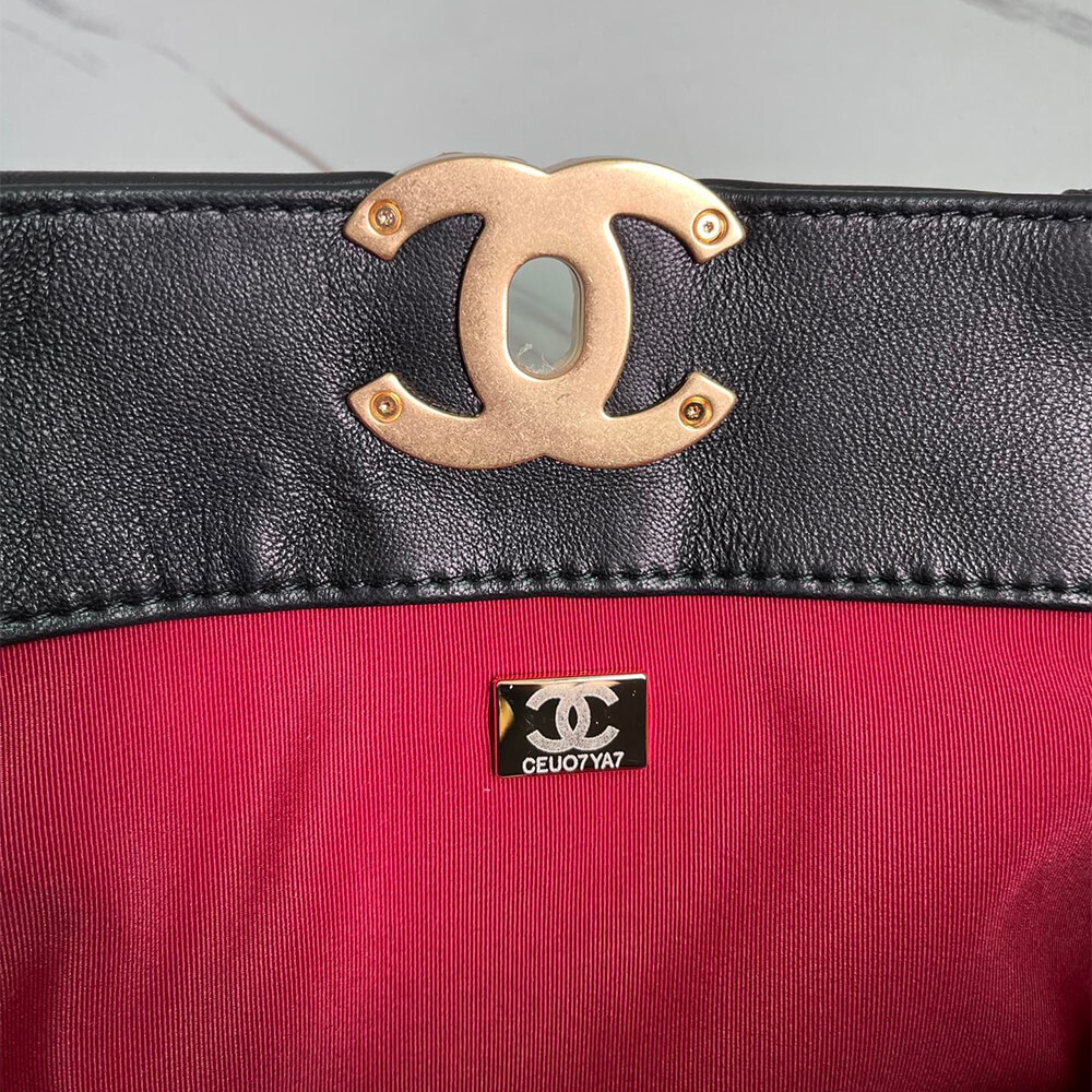 Chanel shopping bag - Image 7