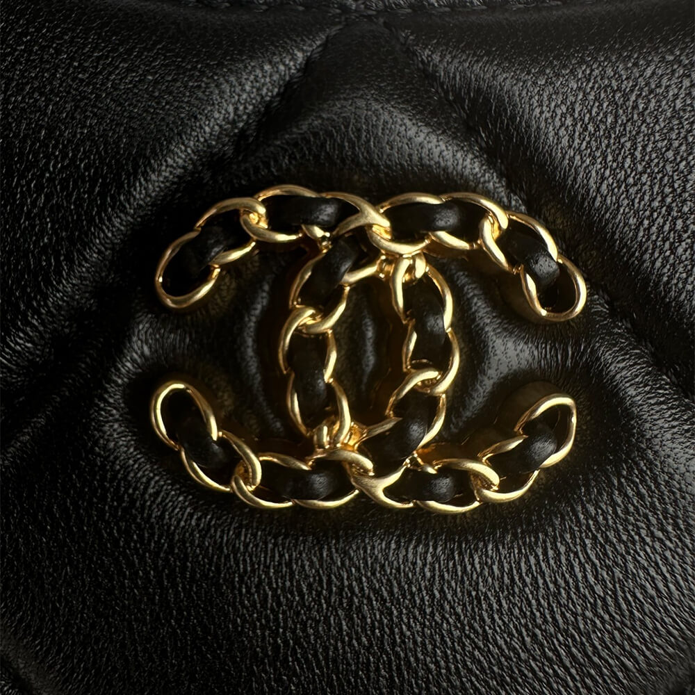 CHANEL 19 chain bag - Image 7