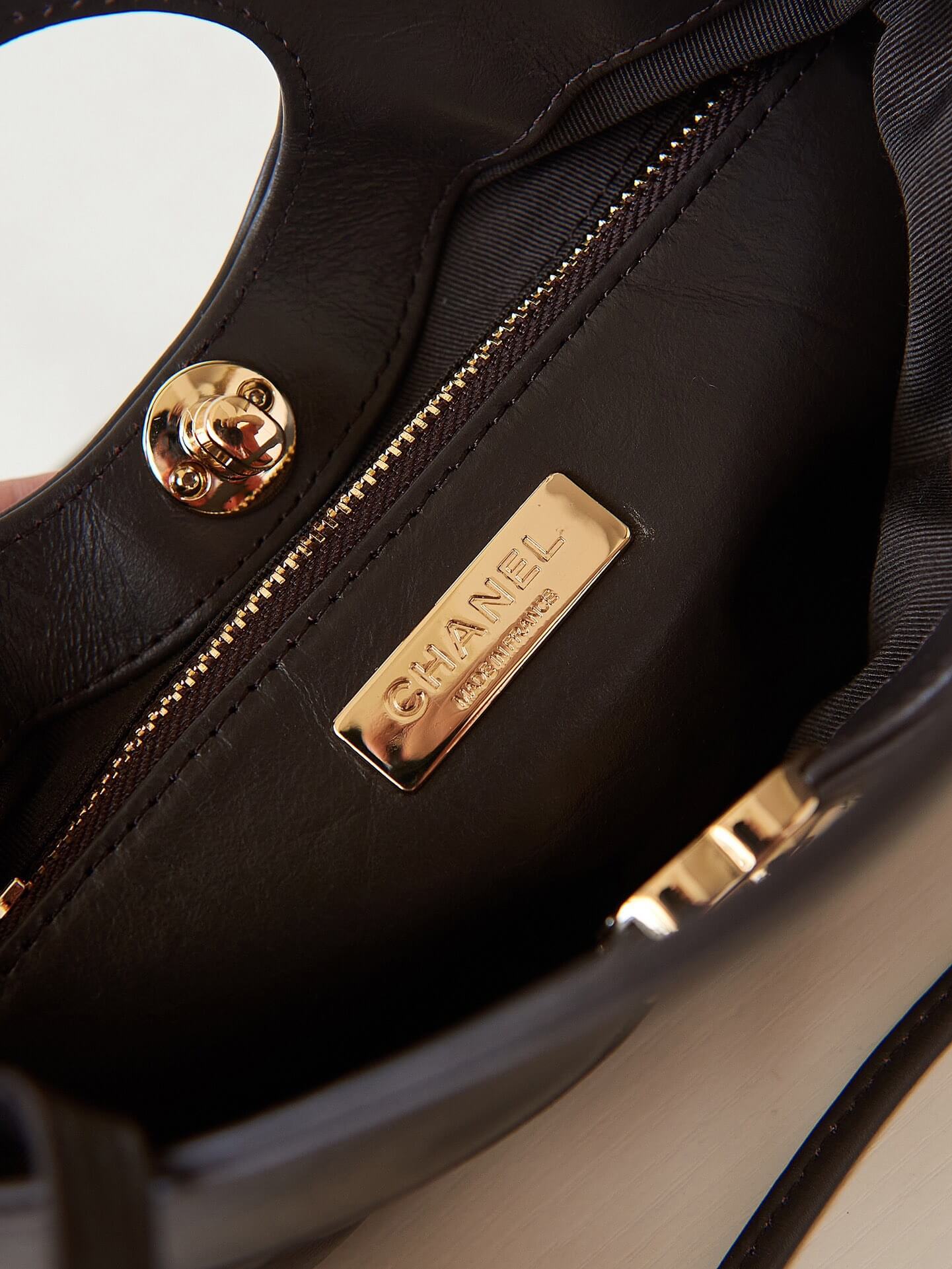 CHANEL 31 Mini Shopping Bag - Image 7