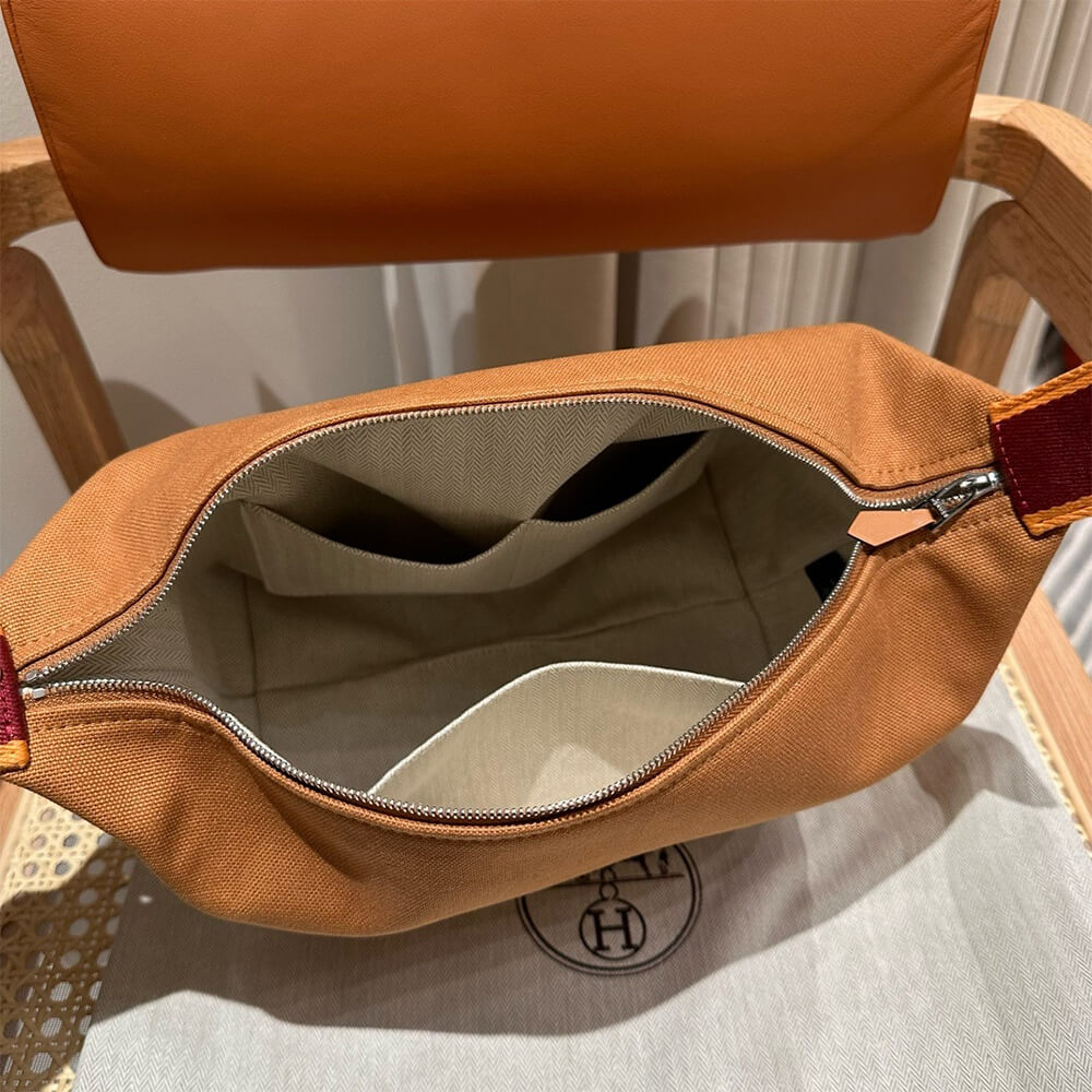 Hermes toiletery bag - Image 8