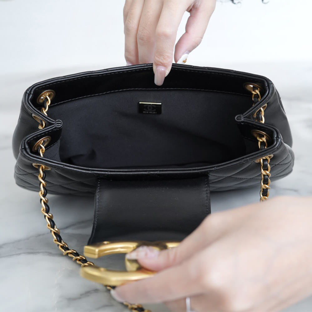 CHANEL Logo Round underarm bag - Image 8