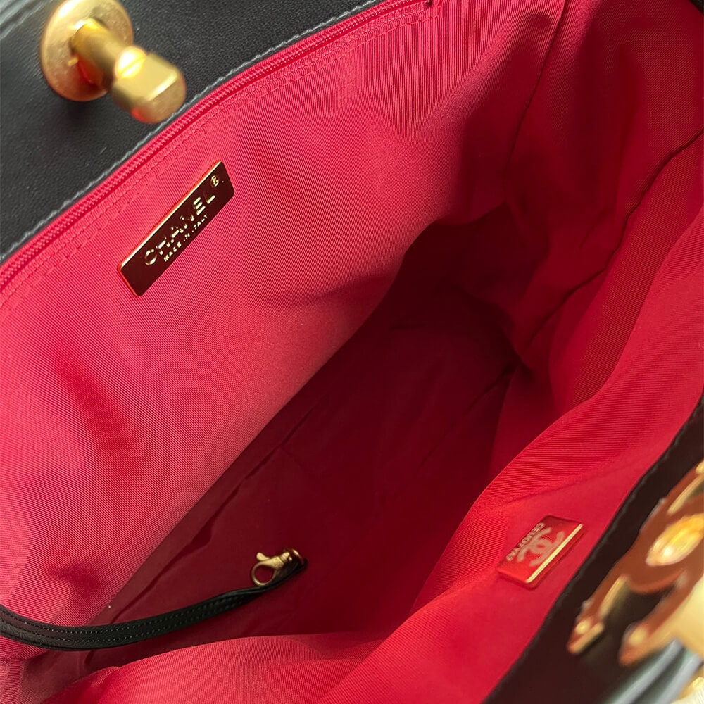 Chanel shopping bag - Image 8