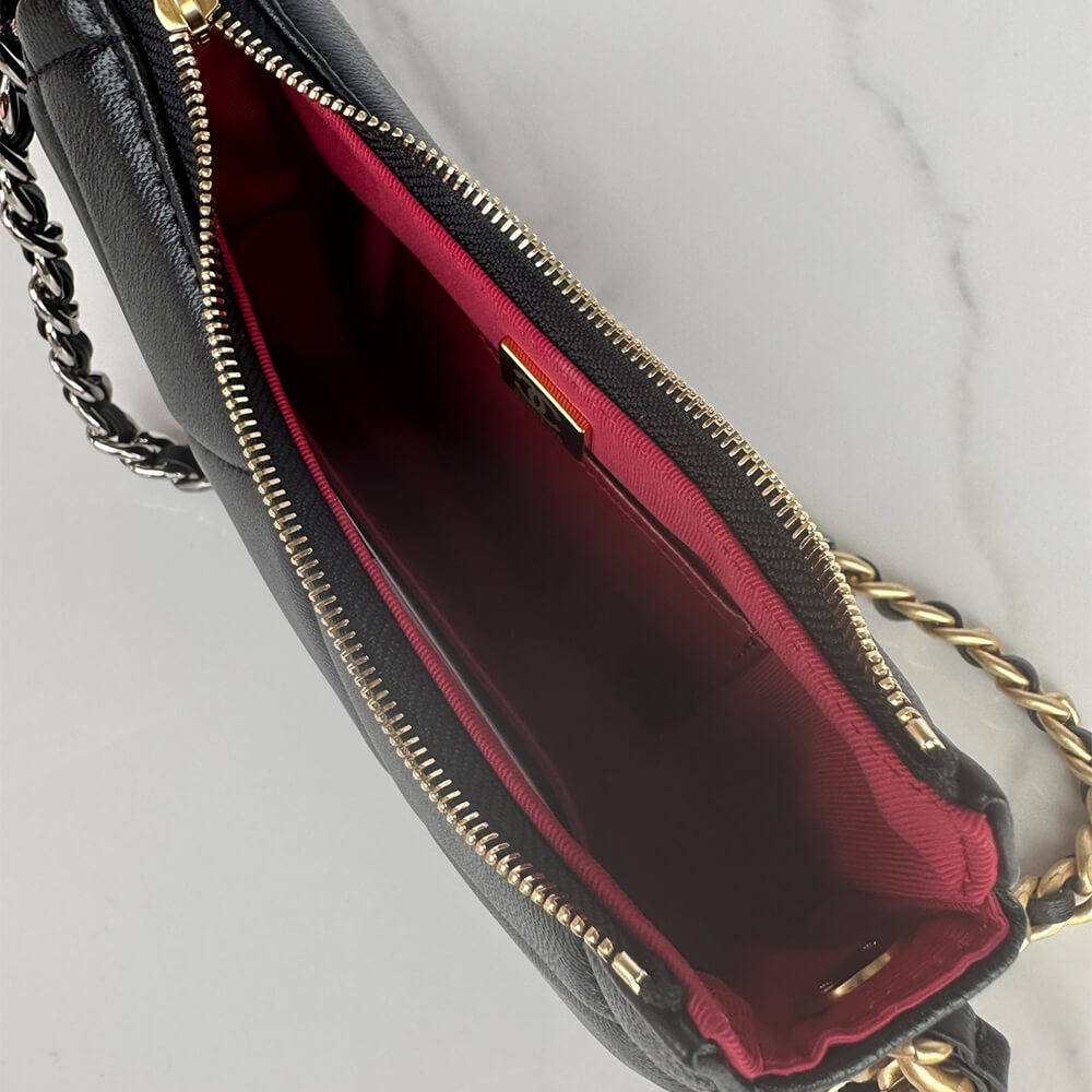 CHANEL 19 chain bag - Image 9